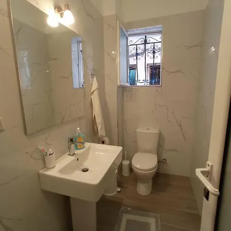 Port Side - 2br - Center Location Apartman
