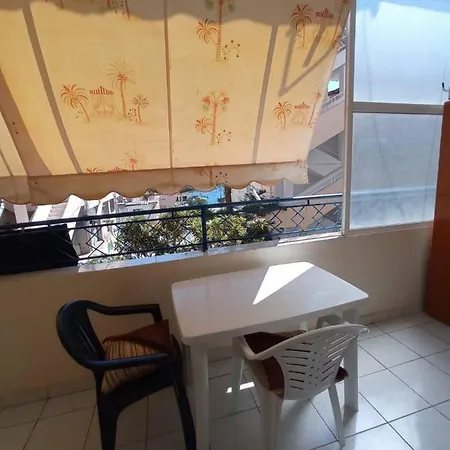 Port Side - 2br - Center Location Apartman