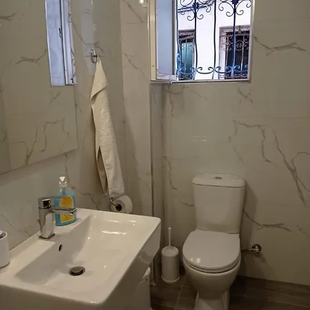 Port Side - 2br - Center Location
