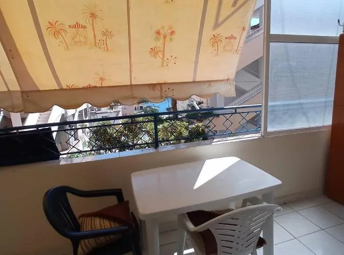 Port Side - 2br - Center Location Apartment