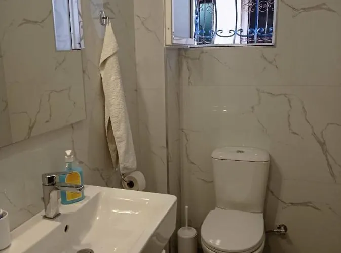 Port Side - 2br - Center Location
